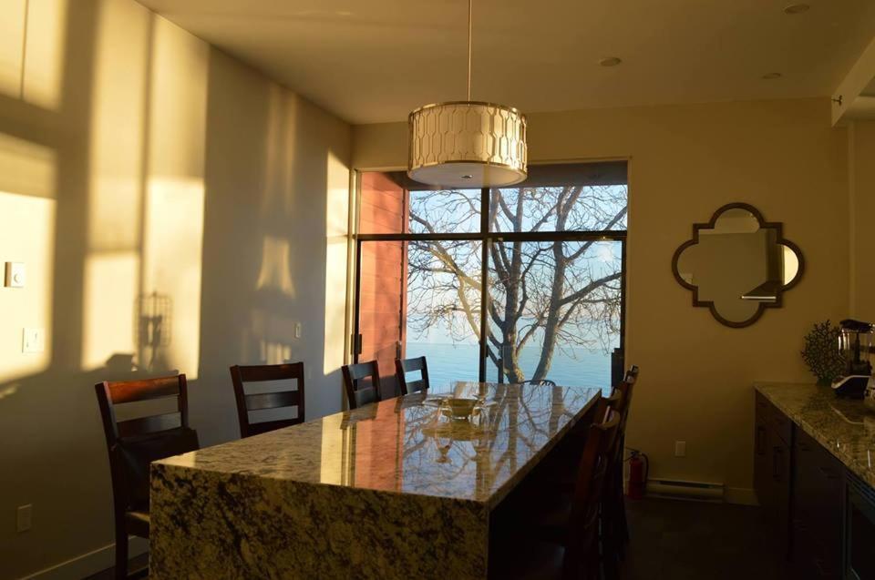 Driftwood Inn Sechelt Extérieur photo